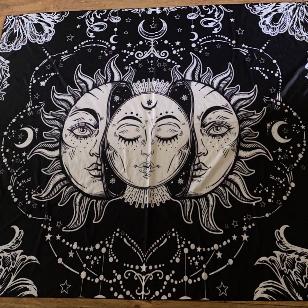 i’m selling a tapestry